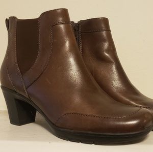 Clarks brown leather ankle boots booties 9M